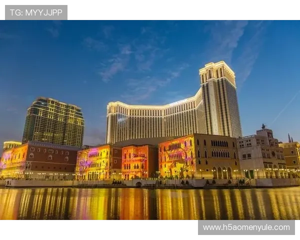 澳门娱乐旅游：体验澳门丰富多彩的夜生活与特色表演